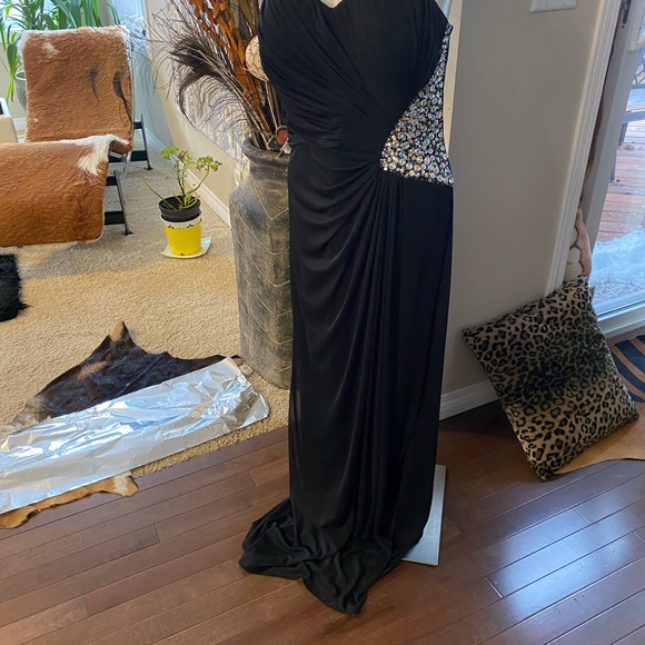 Evening very beautiful dress. - Picture 7 of 9